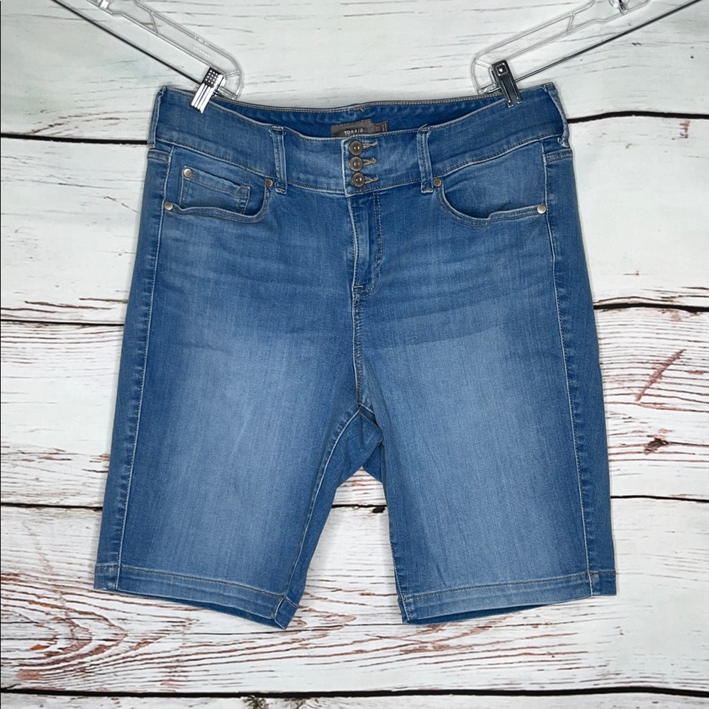 Torrid Size 18 Blue Denim 10.5” Inseam Bermuda Jean Shorts